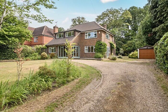 3 Bedroom Detached House To Rent In The Avenue, Chobham, Surrey, GU24