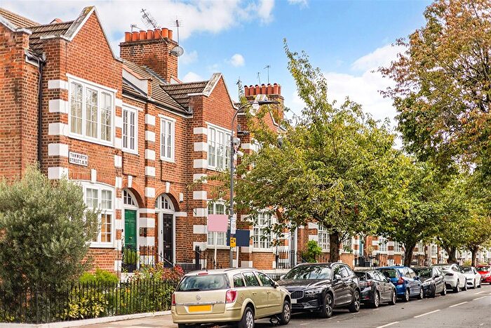 2 Bedroom Flat For Sale In Tamworth Street, Fulham, SW6