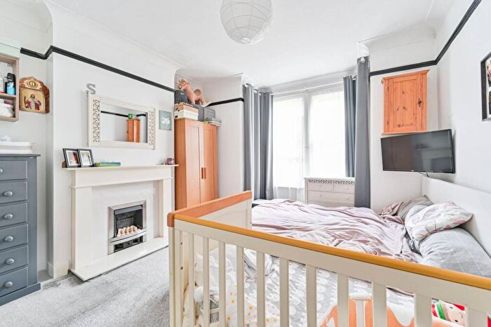 2 Bedroom Flat To Rent In Dunstans Road, East Dulwich, London, SE22