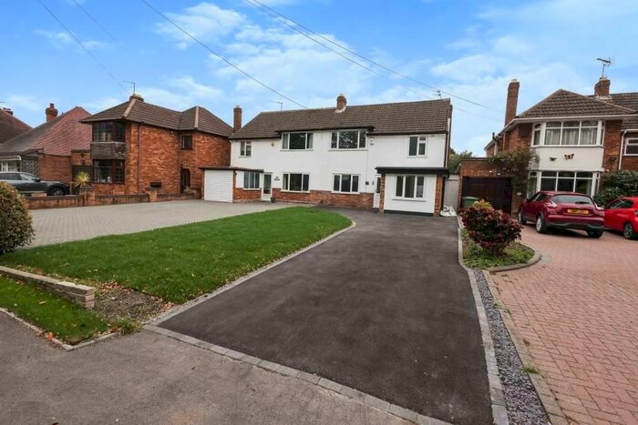 4 Bedroom Semi-Detached House For Sale In Coleshill Heath Road, Marston Green, Birmingham, B37