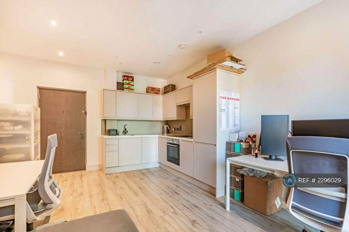 1 Bedroom Flat To Rent In Slough, Slough, SL1