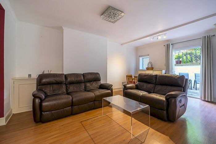 2 Bedroom Flat To Rent In Glazbury Road, London, W14