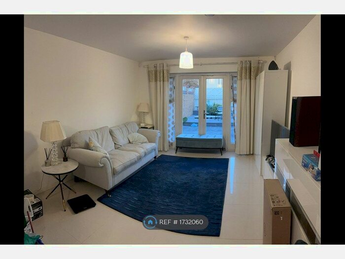 4 Bedroom Detached House To Rent In Commodore Close, Brooklands, Milton Keynes, MK10