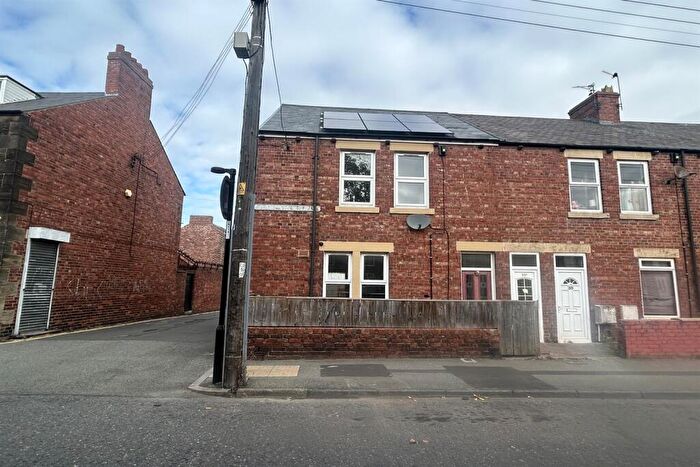 3 Bedroom Terraced House For Sale In Cooperative Terrace, Washington, NE37