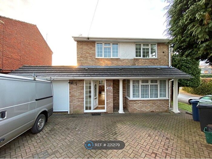 4 Bedroom Detached House To Rent In Georges Hill, Widmer End, High Wycombe, HP15