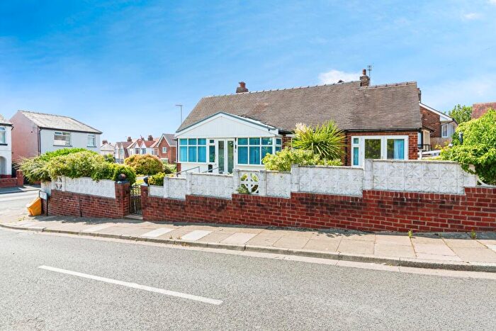 2 Bedroom Bungalow For Sale In Hillside Close, Blackpool, Lancashire, FY3
