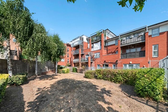 2 Bedroom Flat For Sale In Whitton Avenue West, Greenford, UB6