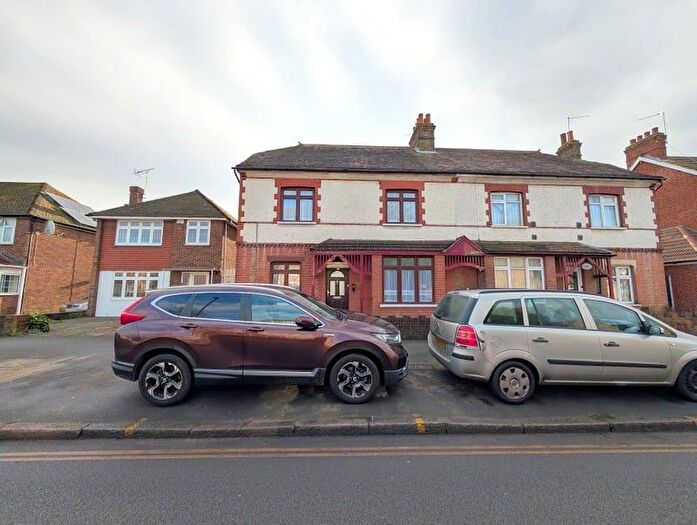 4 Bedroom Semi-Detached House To Rent In Staines Road, Feltham, TW14