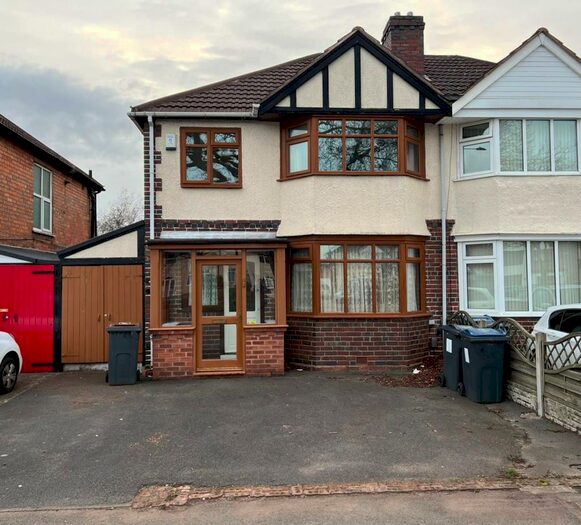 3 Bedroom Semi-Detached House To Rent In Stratford Road, Hall Green, B28