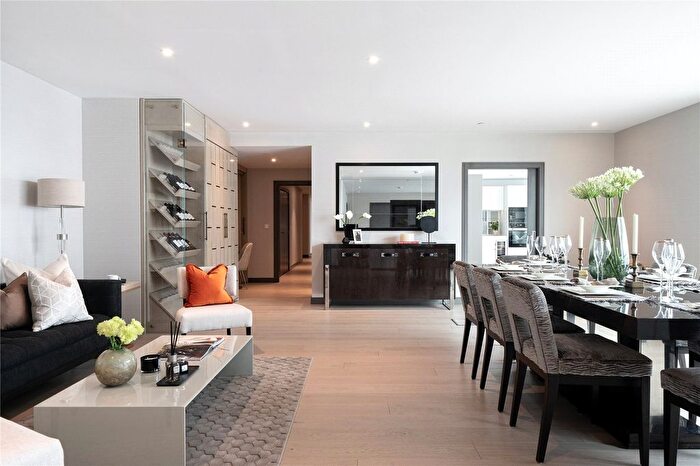 4 Bedroom Flat To Rent In Lockgate Road, Sands End, SW6