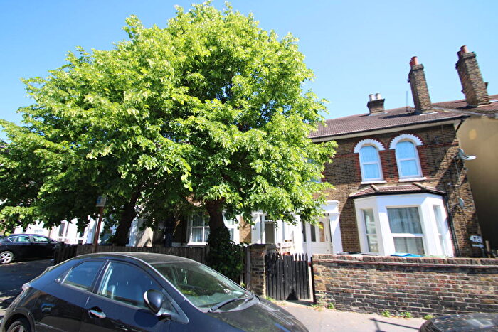 3 Bedroom Flat To Rent In Clifford Road, South Norwood, SE25