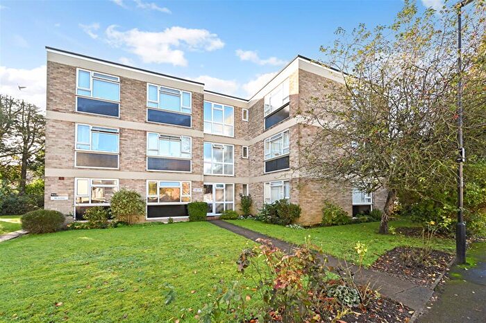 2 Bedroom Apartment To Rent In Cawley Road, Chichester, PO19