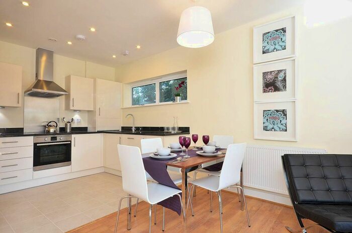 1 Bedroom Flat To Rent In Blagrove Road, Teddington, TW11