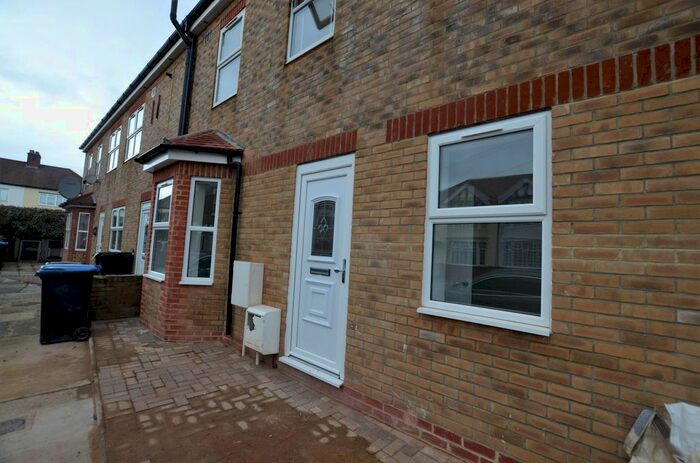 2 Bedroom Flat To Rent In Hewish Road, London, N18