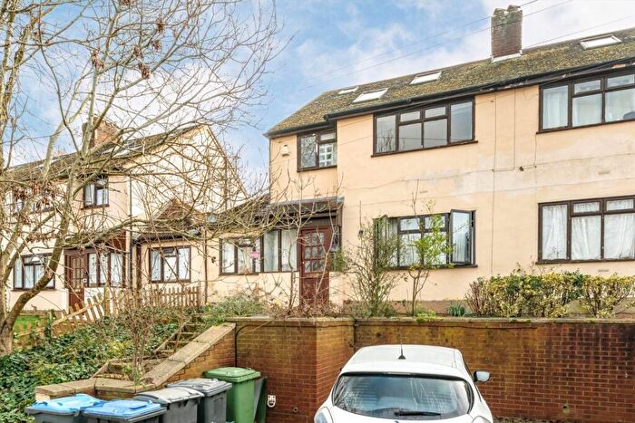 3 Bedroom Flat To Rent In Beverley Gardens, Wembley, HA9