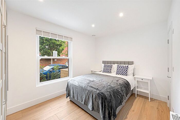 2 Bedroom Flat To Rent In Acton Lane, London, W4