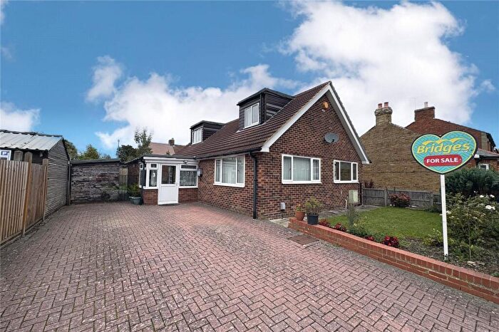 3 Bedroom Bungalow For Sale In Coleman Road, Aldershot, Hampshire, GU12