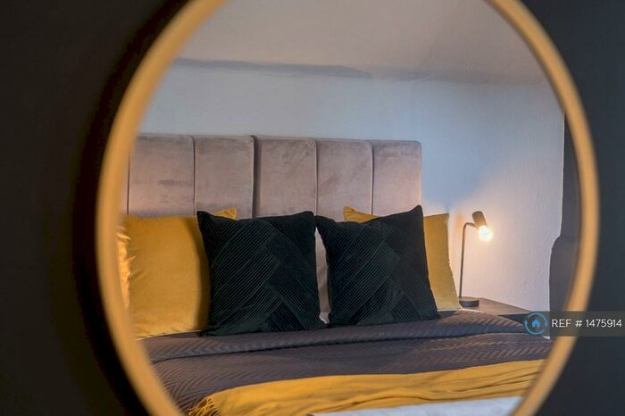 3 Bedroom Flat To Rent In Bartholomews, Brighton, BN1