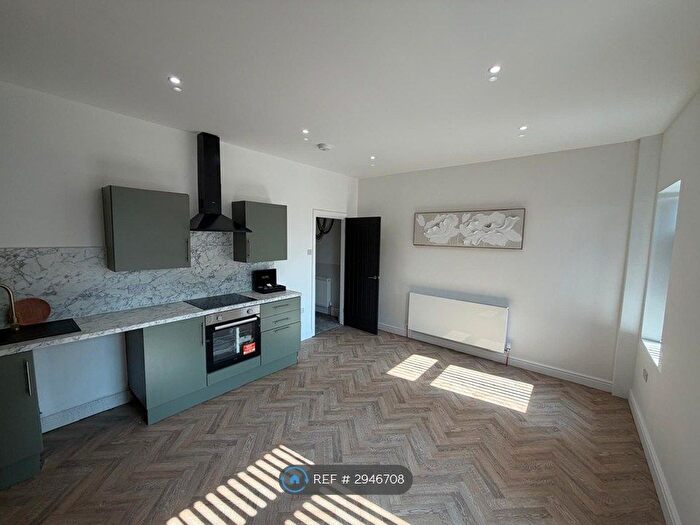 2 Bedroom Flat To Rent In North Road, St. Helens, WA10