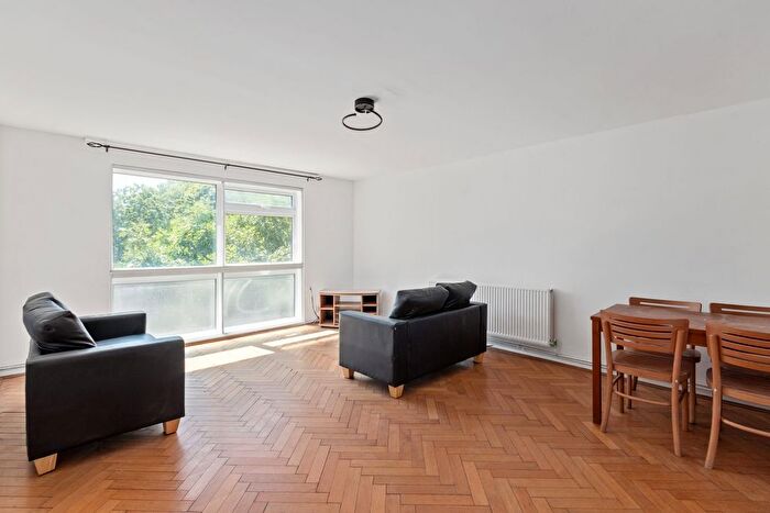 2 Bedroom Flat To Rent In Adelphi Court, Park Road North, Chiswick, London, W4