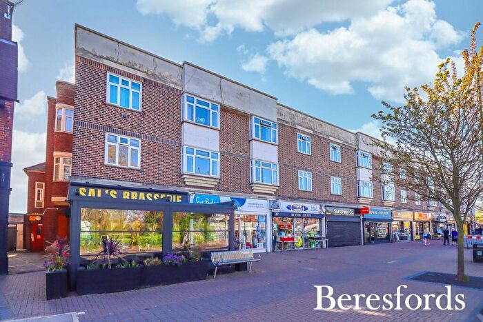 2 Bedroom Apartment For Sale In Corbets Tey Road, Upminster, RM14