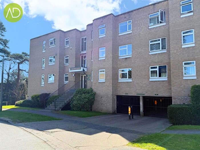 1 Bedroom Apartment For Sale In Woodgrange Court, Hoddesdon, EN11