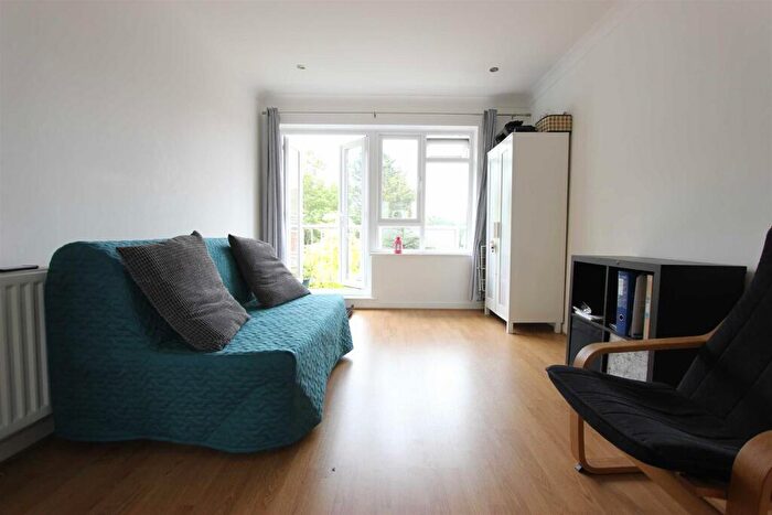 1 Bedroom Flat To Rent In Springbank, Winchmore Hill, N21