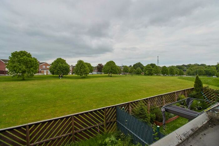 2 Bedroom Flat For Sale In Clifton Court, Hinckley, LE10