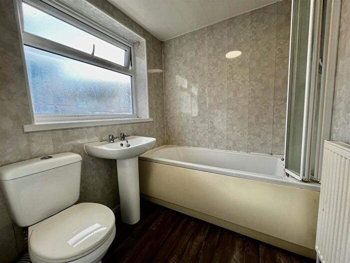 3 Bedroom Flat To Rent In Raby Street, Gateshead, NE8