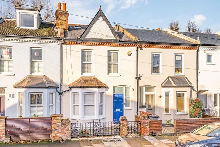 2 Bedroom Property For Sale In Kendall Road, Isleworth, TW7