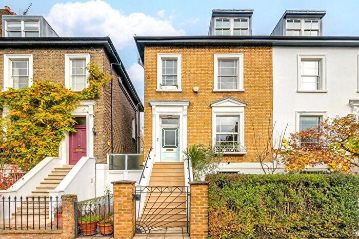 5 Bedroom Semi-Detached House For Sale In Rochester Square, Camden, NW1 - Photo 2