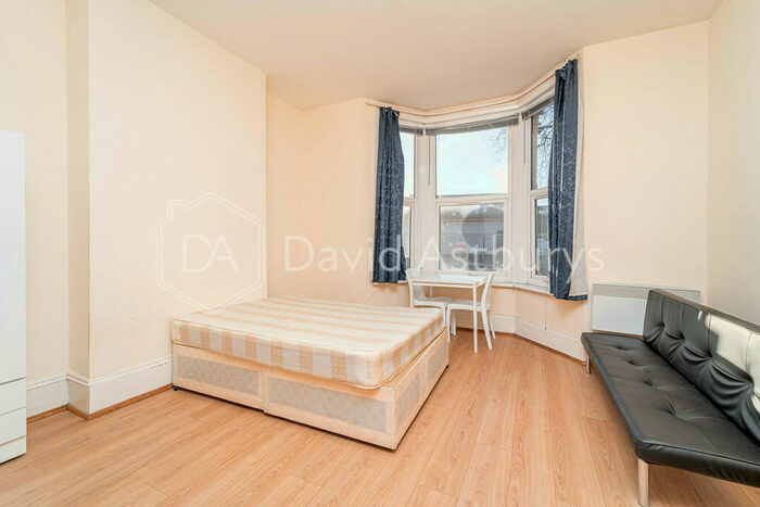 Studio To Rent In Tottenham Lane, Crouch End, London, N8