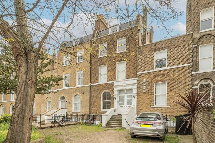 3 Bedroom Flat To Rent In Clapham Road, Clapham, SW9