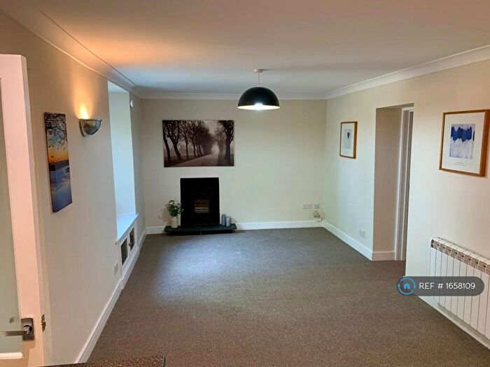 2 Bedroom Flat To Rent In Loch Etive House, Oban, PA37