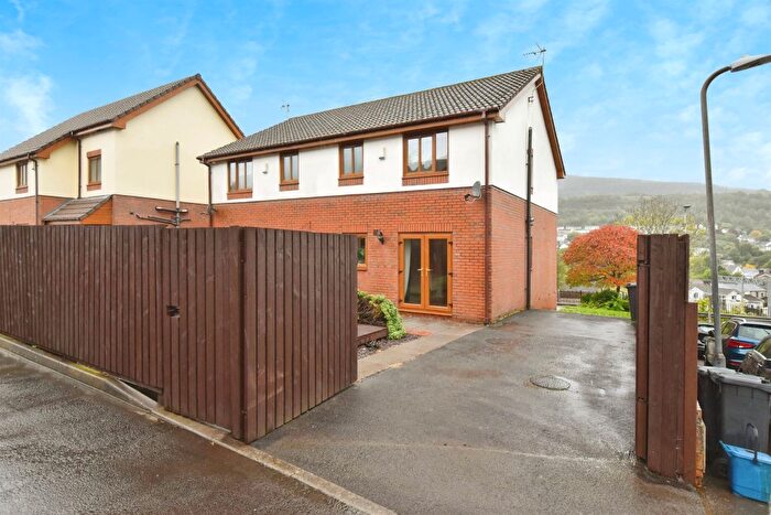 3 Bedroom Semi-detached House For Sale In Zion Close, Troedyrhiw, Merthyr Tydfil, CF48