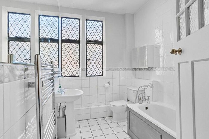 2 Bedroom Flat To Rent In Church Close, Kensington Church Street, London, W8