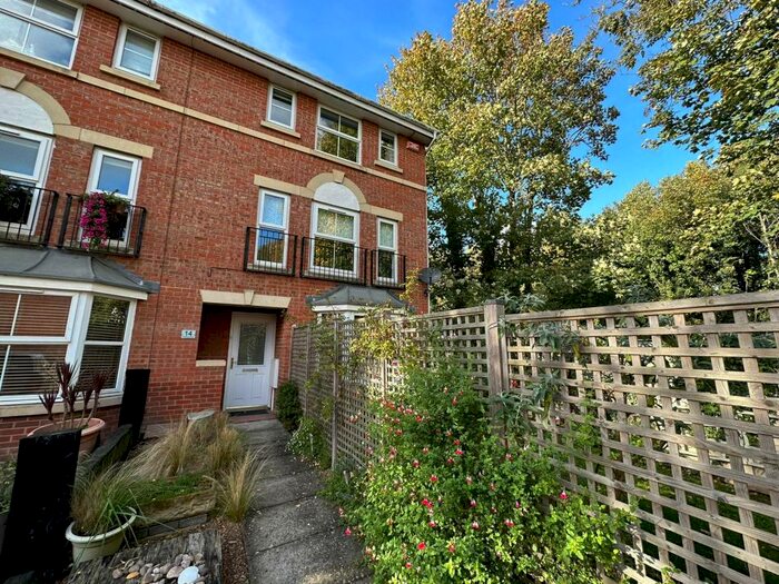 4 Bedroom House To Rent In Old School Place, Maidstone, ME14