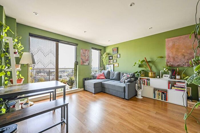 1 Bedroom Flat For Sale In Seven Seas Gardens, Bow, London, E3