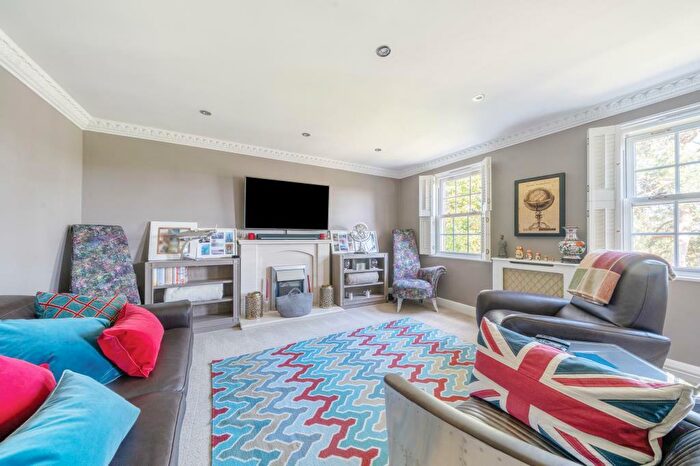 2 Bedroom Flat For Sale In Sunningdale, Berkshire, SL5