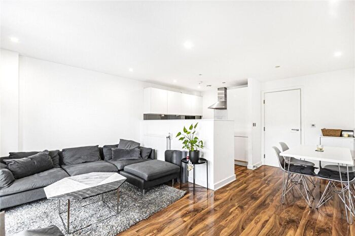 1 Bedroom Apartment For Sale In Holly Street, Hackney, London, E8