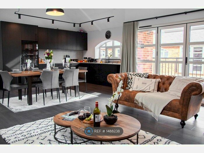 2 Bedroom Flat To Rent In St Peter's Mews, Poole, BH14