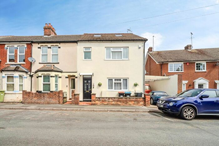 4 Bedroom End Of Terrace House For Sale In George Street, Milton Keynes, Buckinghamshire, MK2
