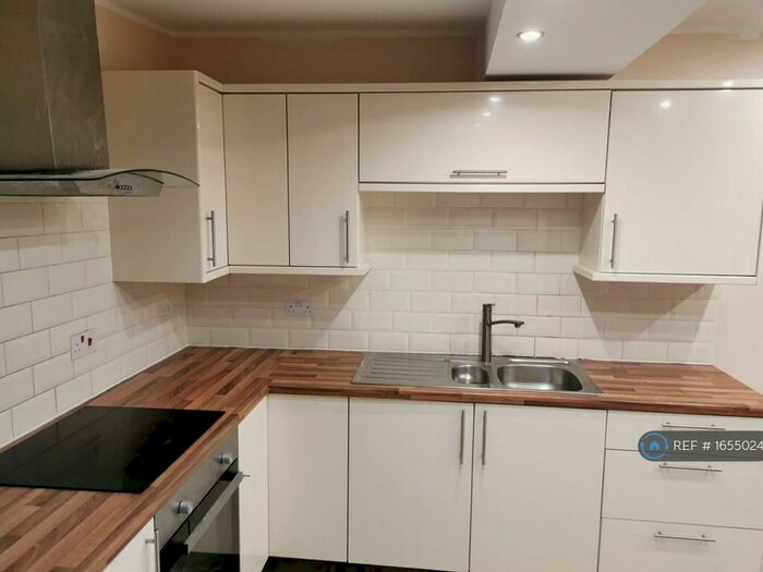 4 Bedroom End Of Terrace House To Rent In Osborne Road, Pontypool, NP4