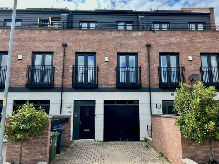 3 Bedroom House To Rent In Michaels Close, Northenden, Manchester, M22