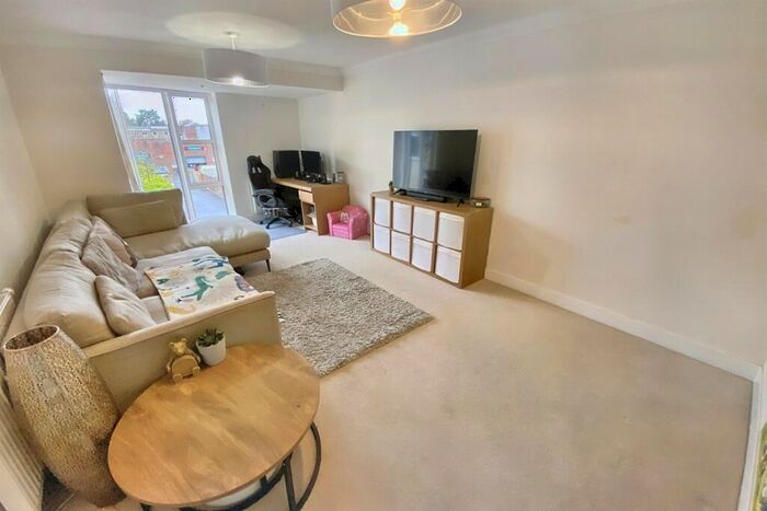 2 Bedroom Flat For Sale In Ferndown, BH22