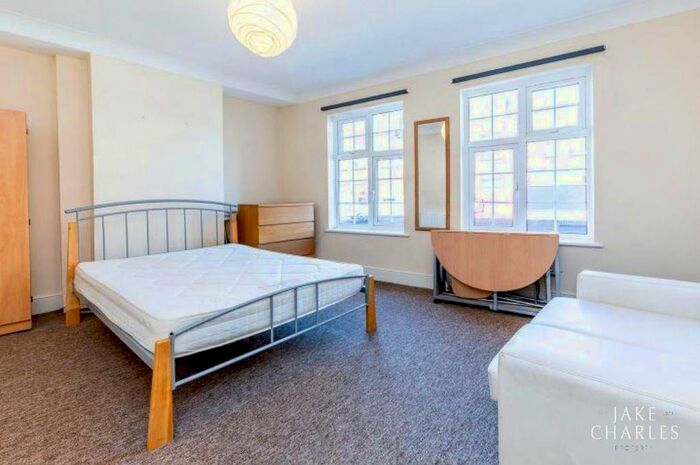 5 Bedroom Maisonette To Rent In Chapel Market, London, N1