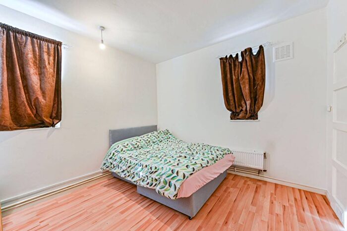 3 Bedroom Flat To Rent In Valentine Court, Forest Hill, London, SE23