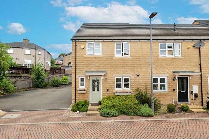 3 Bedroom End Of Terrace House For Sale In Brompton Drive, Bradford, West Yorkshire, BD10