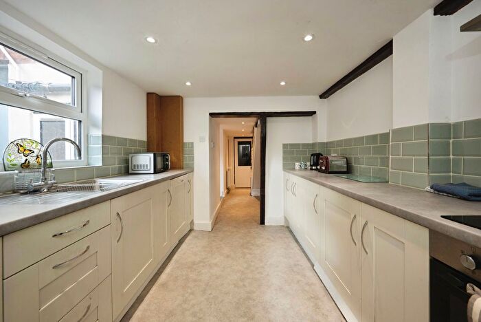 4 Bedroom Detached House For Sale In Wellingborough Road, Rushden, Northamptonshire, NN10