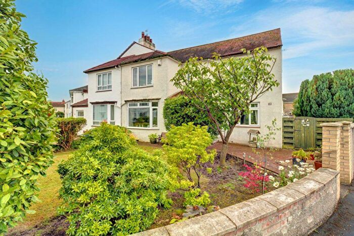 3 Bedroom Semi-Detached House For Sale In Overwood Grove Dumbarton, G82
